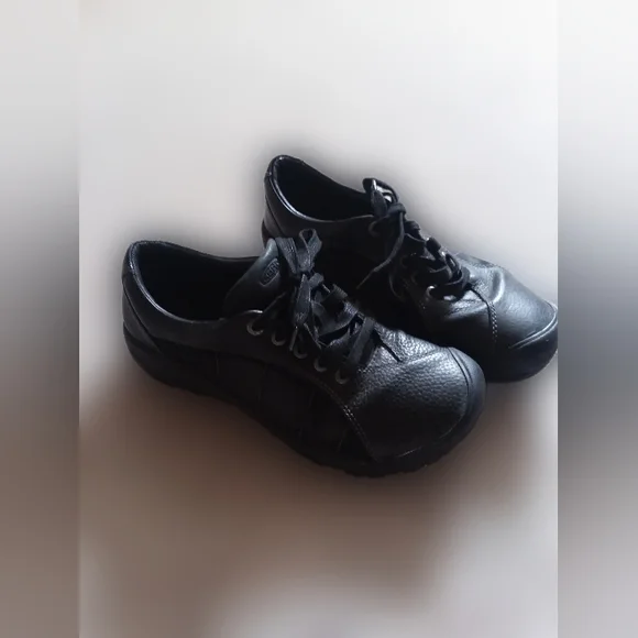 Keen 9.5 shoes - Picture 1 of 7